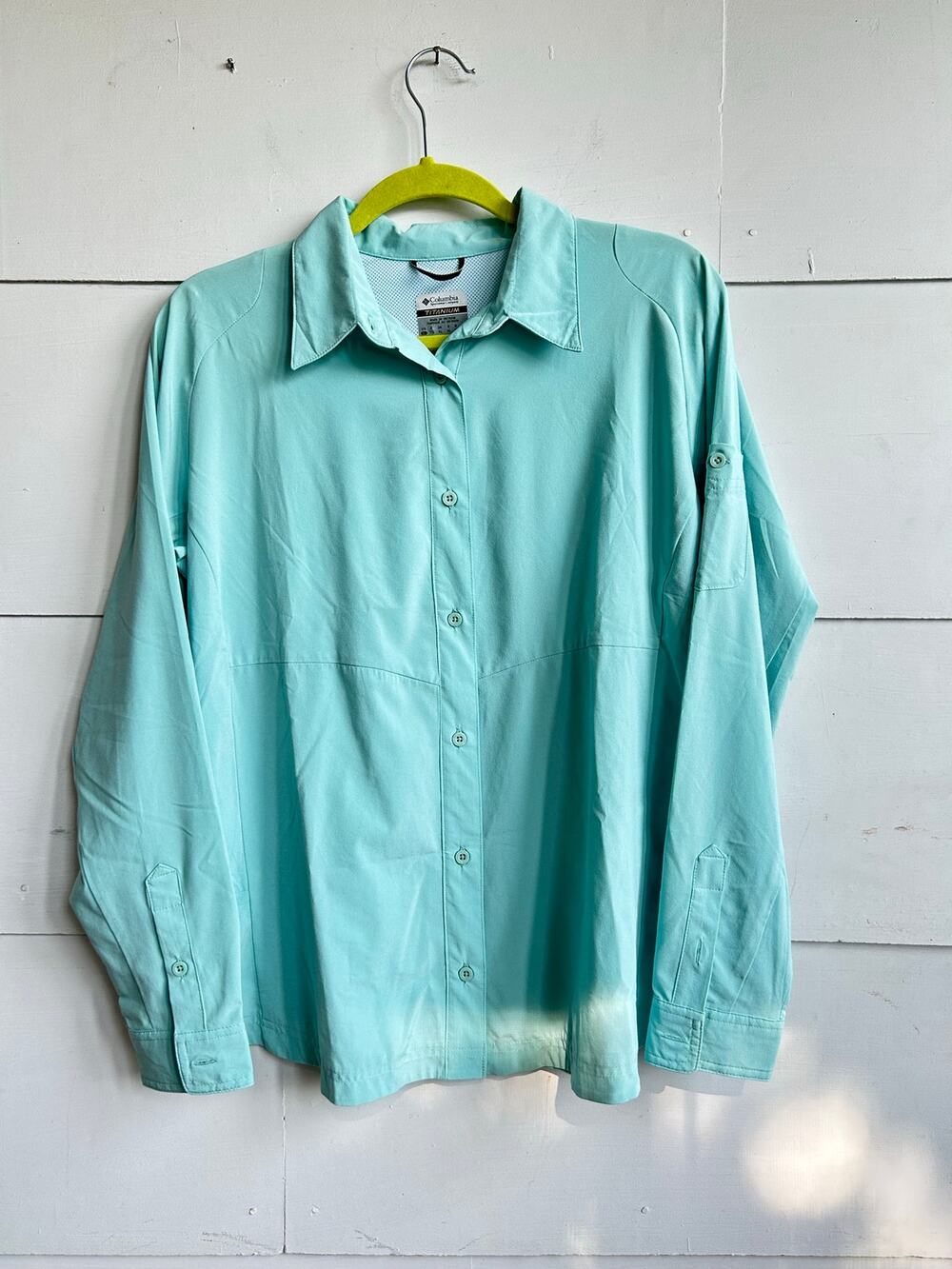 Columbia Titanium Women's L Button Down with Mesh Lining